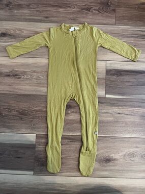 NWOT Kyte Baby Dijon zipper footed romper